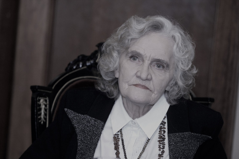 86 gadu vecumā mūžībā devusies leģendārā runas pedagoģe un režisore Antonija Apele