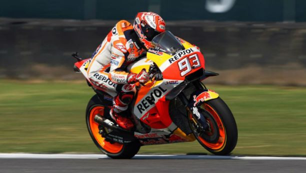 Pēc Rosi avārijas uzvaru "MotoGP" posmā Malaizijā izcīna Markess