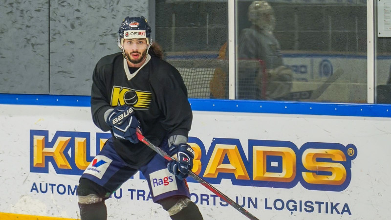 "Kurbadam" pievienojas pagājušajā sezonā KHL spēlējušais Šerbatovs
