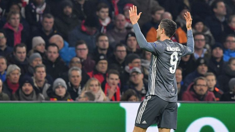 "Bayern" un "Ajax" sarīko skaistu futbola drāmu, Minhene tomēr nosargā pirmo vietu grupā