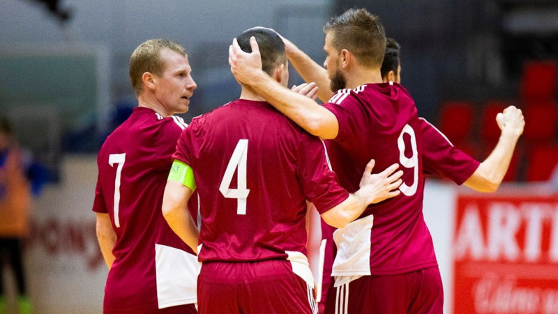 Sportacentrs.com TV: Latvija pret Angliju telpu futbolā, pieredzējušo vīru kaujā "Kurbads" pret "Prizmu"