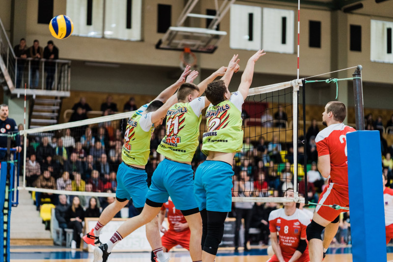 Latvijas volejbola čempionāta pusfinālu intrigas turpināsies Limbažos un Daugavpilī
