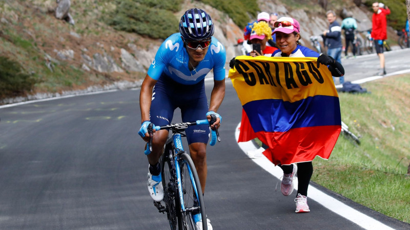 28 kilometrus garš solo izrāviens palīdz ekvadorietim kļūt par "Giro d'Italia" līderi