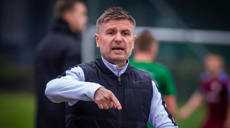 Latvijas futbola leģenda Pahars atkāpjas no "Jelgavas" galvenā trenera amata