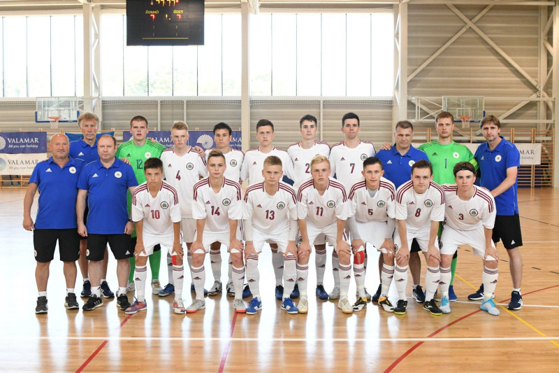 Latvijas U19 telpu futbola izlase pārbaudes spēlē uzvar pretinieci EČ