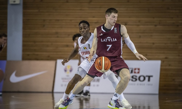 Latvijas U19 izlase Pasaules kausa ievadā zaudē atlētiskajai Mali izlasei