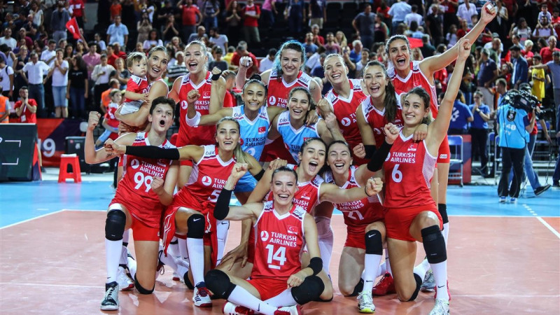 Mājinieces Polija un Turcijas sasniedz Eiropas sieviešu čempionāta ceturtdaļfinālu
