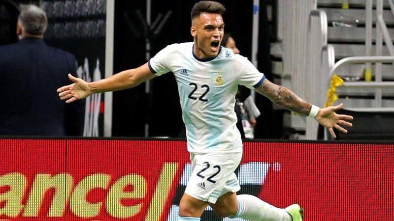 Martinesam "hat-trick" 22 minūtēs, Argentīna grauj; Peru revanšējas Brazīlijai