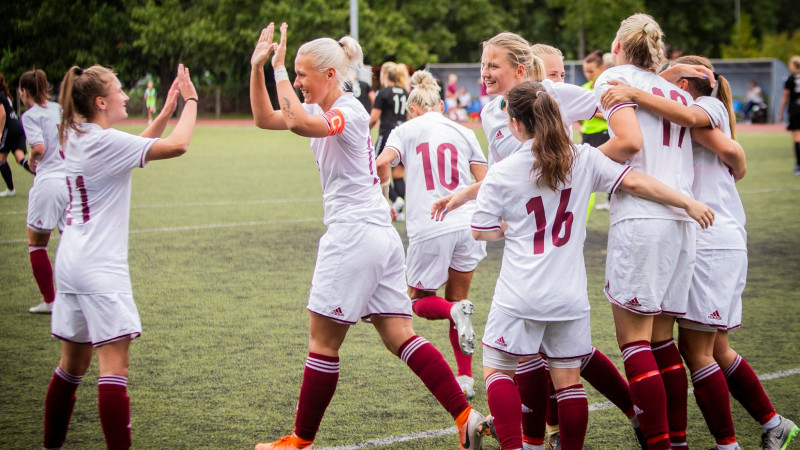 "Dinamo" triumfē Sieviešu Futbola līgā, pārtraucot "Rīgas Futbola skolas" dominanci