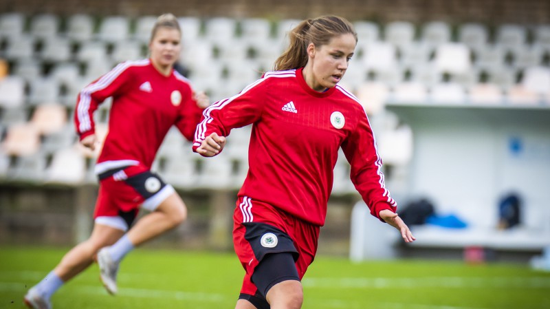Sportacentrs.com tiešraidē: dāmu izlase uzņems Islandi, U19 puiši sāks kvalifikāciju