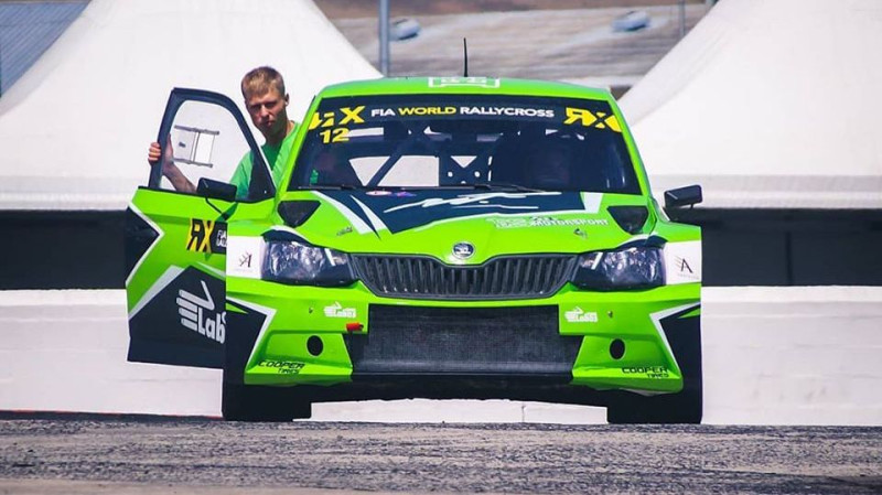 Jānis Baumanis aizvada testus ar ''Škoda Fabia'' rallijkrosa automašīnu (+video)