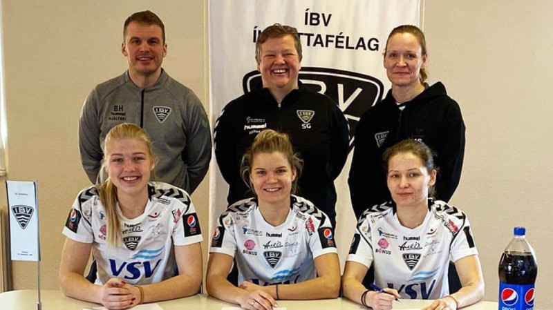 Trīs Latvijas izlases vadošās futbolistes karjeru turpinās Islandē