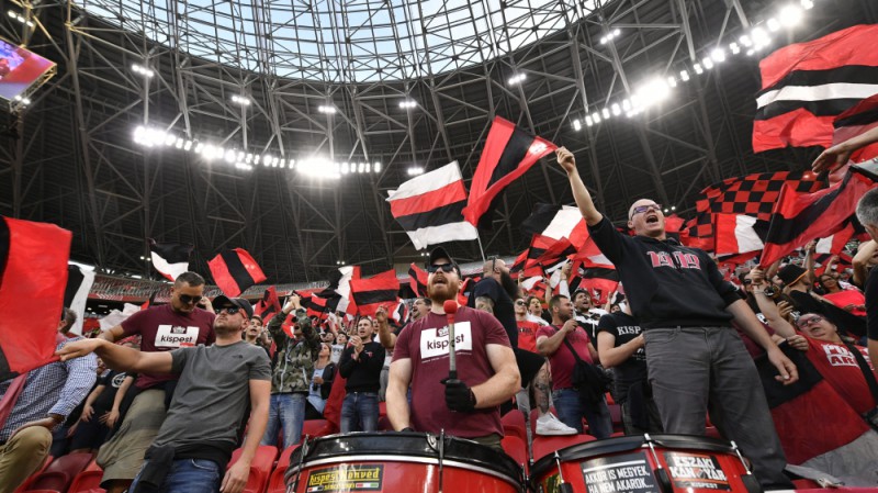 "Honved" fanu klātbūtnē izcīna Ungārijas kausu, atsākas arī Portugāles līga