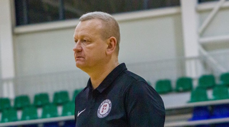 Latvijas čempionu treneris dienu pēc titula iegūšanas telpu futbolu nomaina pret šahu