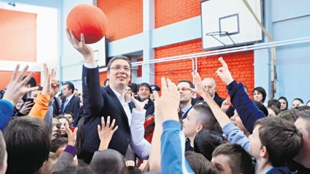 Valsts prezidents studēs, lai kļūtu par basketbola treneri bērniem