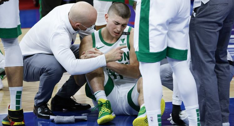 No ''Celtics'' rotācijas uz laiku izkritis jaunais aizsargs Pričards