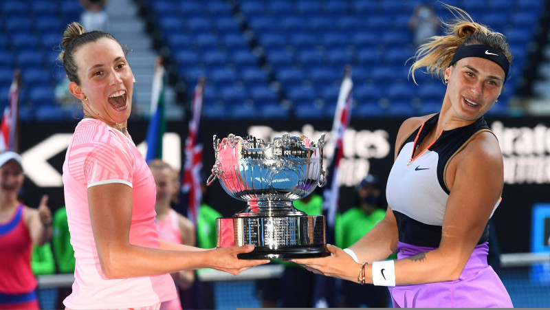 Mertensa un Sabaļenka Melburnā izcīna otro "Grand Slam" titulu