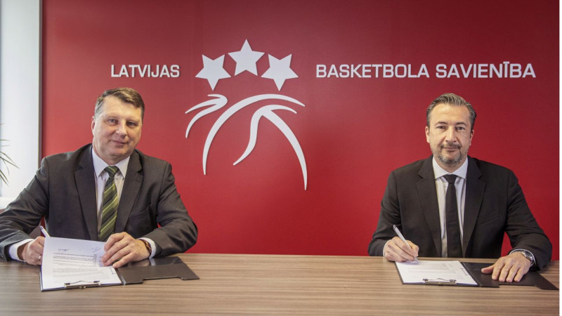 Banki ieradies Latvijā un oficiāli parakstījis līgumu par izlases trenēšanu