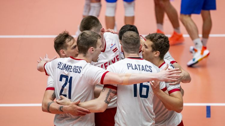 Latvijas vīriešu volejbola izlase Zelta līgā pārliecinoši zaudē igauņiem