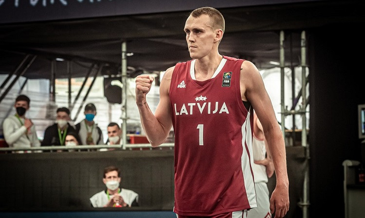 Latvijas 3x3 izlase perfekti noslēdz grupu turnīru, 1/4 finālā cīņa ar Lietuvu