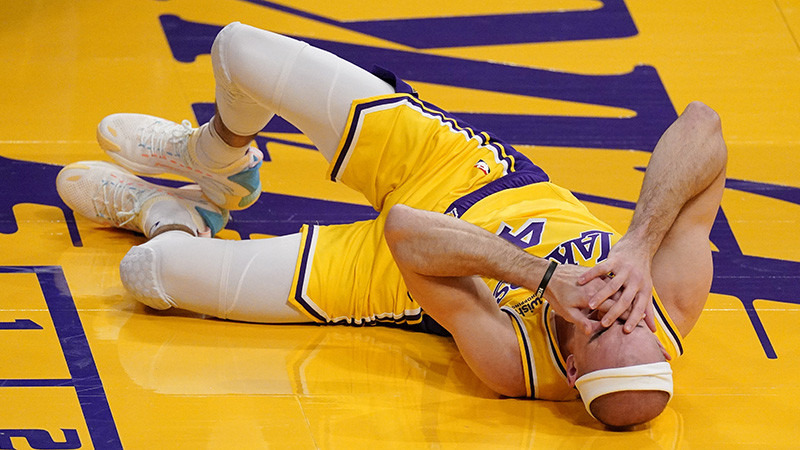 "Lakers" aizsargs Karuso zālītes dēļ nonāk aiz restēm