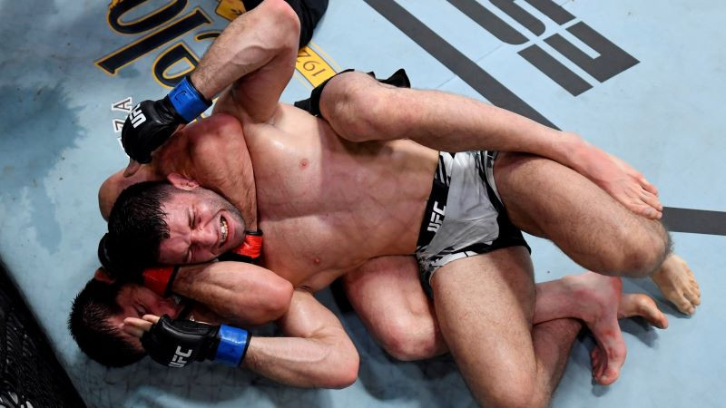 Mahačevs turpina uzvarēt, bijusī UFC čempione Teita atsāk karjeru veiksmīgi