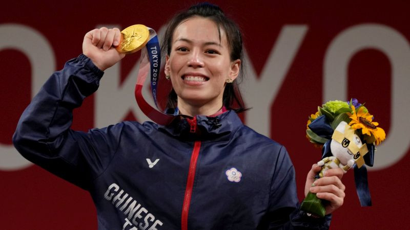 Svarcelšanā vēl viens olimpiskais rekords, Taivānai pirmais zelts