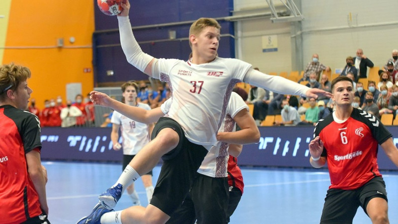 Kušnera 15 vārti kaldina Latvijas U19 izlases uzvaru un iekļūšanu pusfinālā