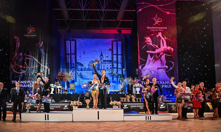 Latvijas pāris iekļūst ceturtdaļfinālā pasaules čempionātā Latīņamerikas dejās junioriem