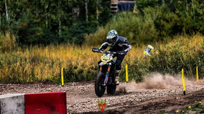 Supermoto čempions Loss: "Sākumā pārveidoju enduro motociklu un vienkārši vizinājos pa ielām"