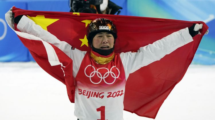 Ķīnai uzvara sieviešu frīstaila slēpošanas akrobātiskajos lēcienos, Baltkrievijai sudrabs