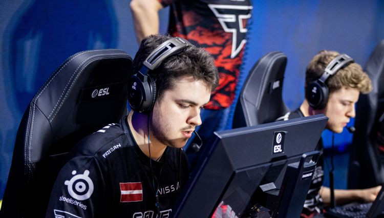 broky un igaunis ropz ieved "FaZe" Katovices lielā turnīra pusfinālā