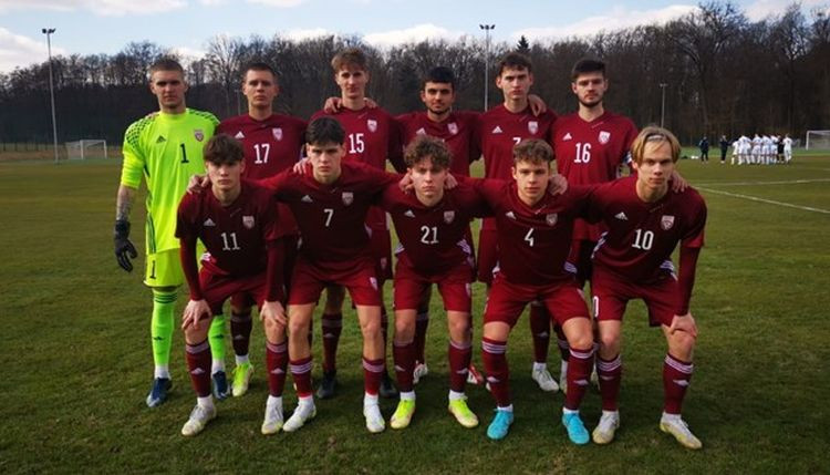 Latvijas U-17 futbolisti pārbaudes spēlē zaudē slovēņiem