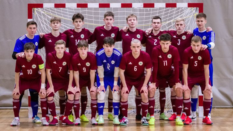 Latvijas U-19 telpu futbolisti paliek soļa attālumā no Eiropas čempionāta