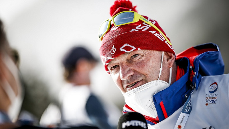 Krāmers ir spiests pārtraukt krievu distanču slēpotāju trenēšanu