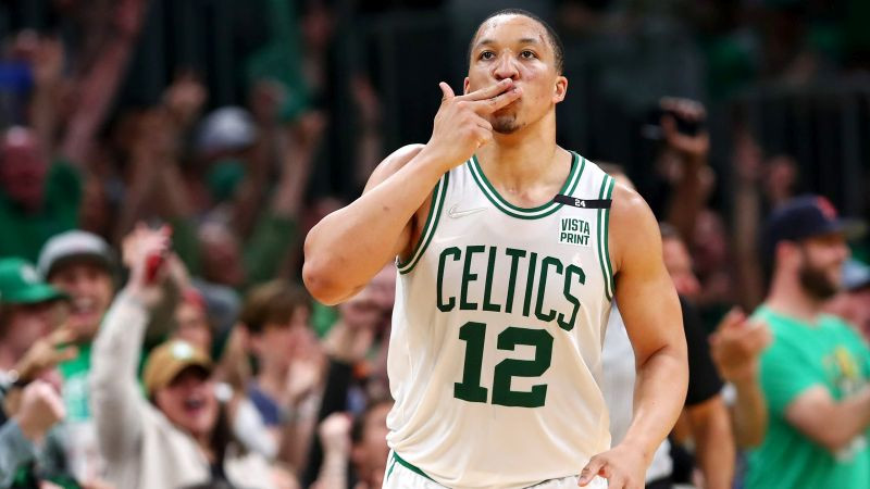 Milvoki noslīkst Bostonas tālmetienu lietū, "Celtics" iekļūst konferences finālā