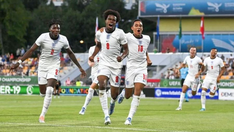 "Euro U19": Anglijai panākums, serbu futbolisti izrauj neizšķirtu pret Izraēlu