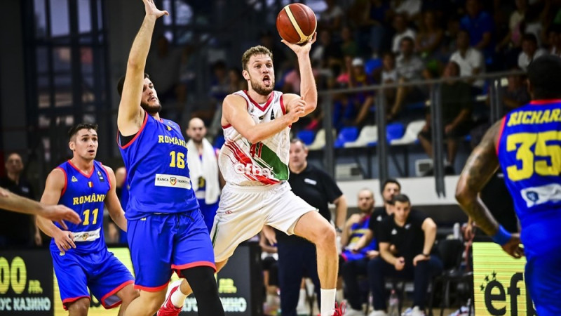 "EuroBasket 2025": Horvātijai un Polijai graujošas uzvaras, Vezenkovam 28+15