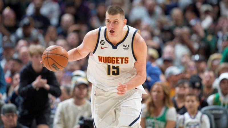 Jokičs un Sabonis tuvu ''triple-double'' ''Nuggets'' un ''Kings'' uzvarās