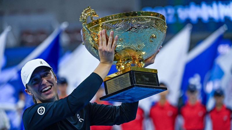 Švjonteka uzrāda neparastu statistiku un triumfē Pekinas "WTA 1000"