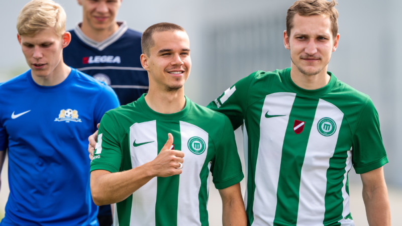 Latvijas izlases futbolisti kopā sanāk savu pirmo klubu kreklos