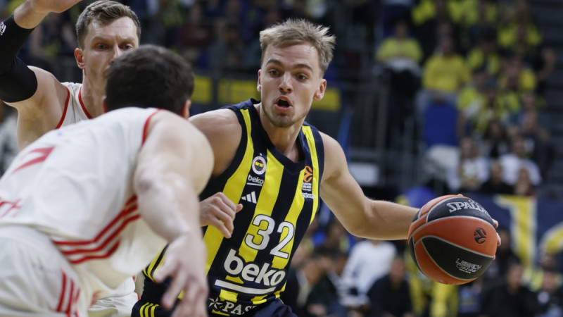 Žagars ber garām trejačus, bet sekmē "Fenerbahce" uzvaru Madridē