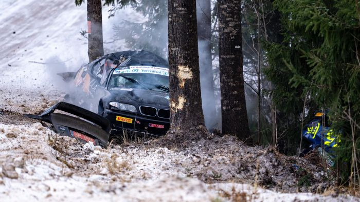 Video: Igauņu ekipāžai smaga avārija Alūksnes rallijā