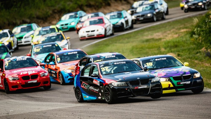 Latviešu piloti sāk cīņu par uzvarām Baltijas autošosejas čempionātā