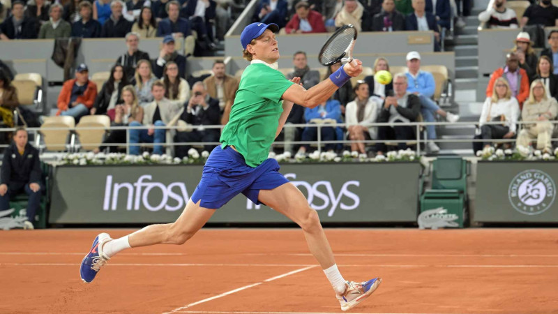 Pasaules līderis Sinners ar uzvaru atgriežas "Grand Slam" apritē