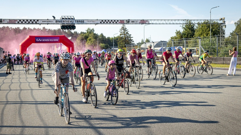 Nākamnedēļ Rīgā notiks LIV Sieviešu Velo Diena un Sieviešu solidaritātes kopbrauciens un vīru grupas brauciens