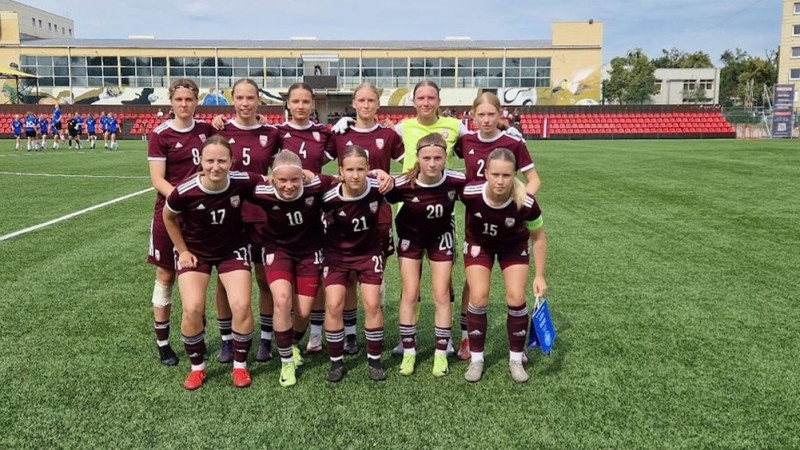 Latvijas U17 futbolistes Baltijas kausā ieņem otro vietu
