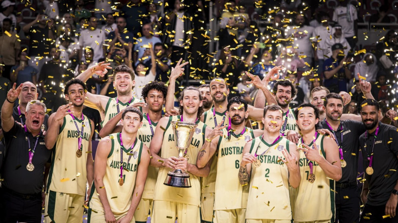 Austrālijas basketbolisti dramatiski noturas Āzijas kausa tronī