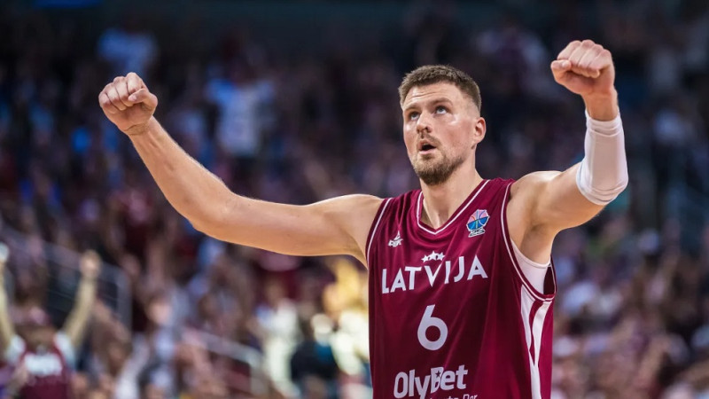 Porziņģis atkārto Latvijas rekordu un iekļūst izcilnieku "Top 5"