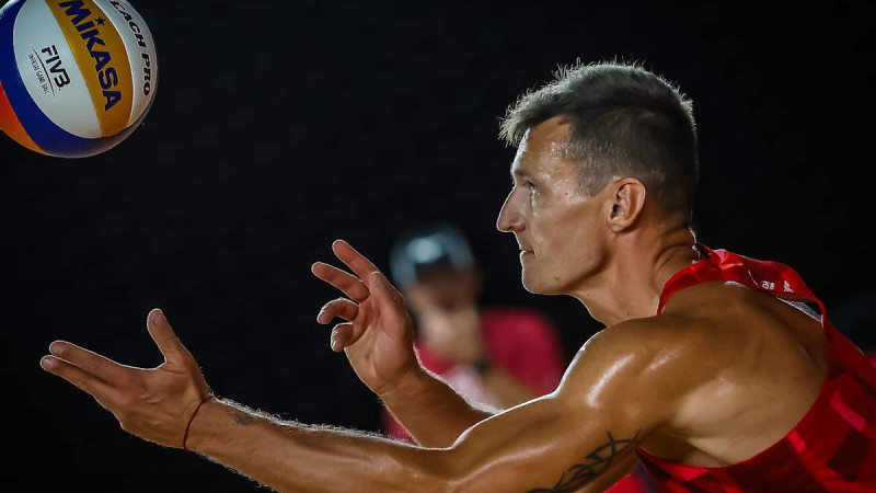 Brazīlijas elitē Pļaviņš/Fokerots atspēlē septiņas setbumbas, taču sāk ar zaudējumu